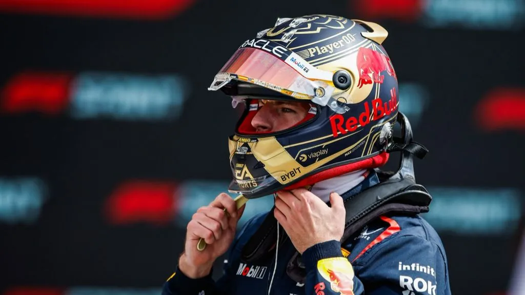 Max Verstappen revela seu novo capacete para a temporada 2024 da Fórmula 1