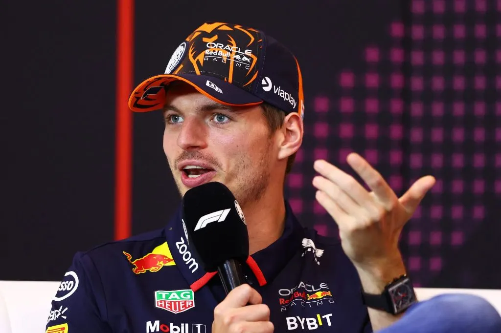 Max Verstappen se atrasa para coletiva de imprensa na Áustria