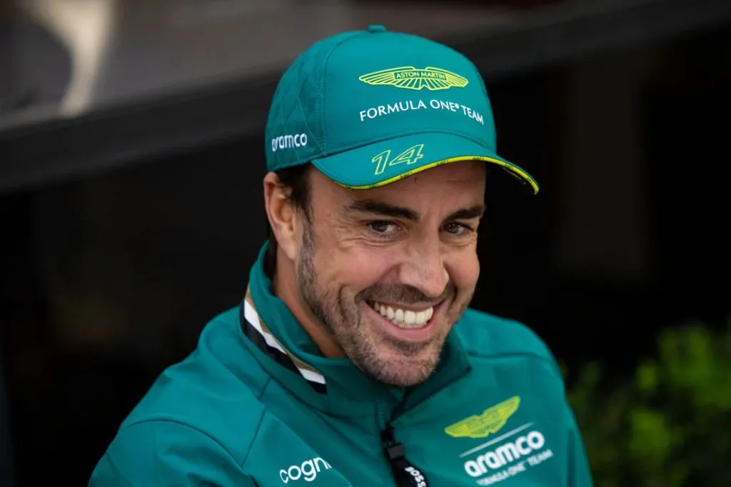 Fernando Alonso recusa dar resposta imediata sobre sua permanência na Fórmula 1