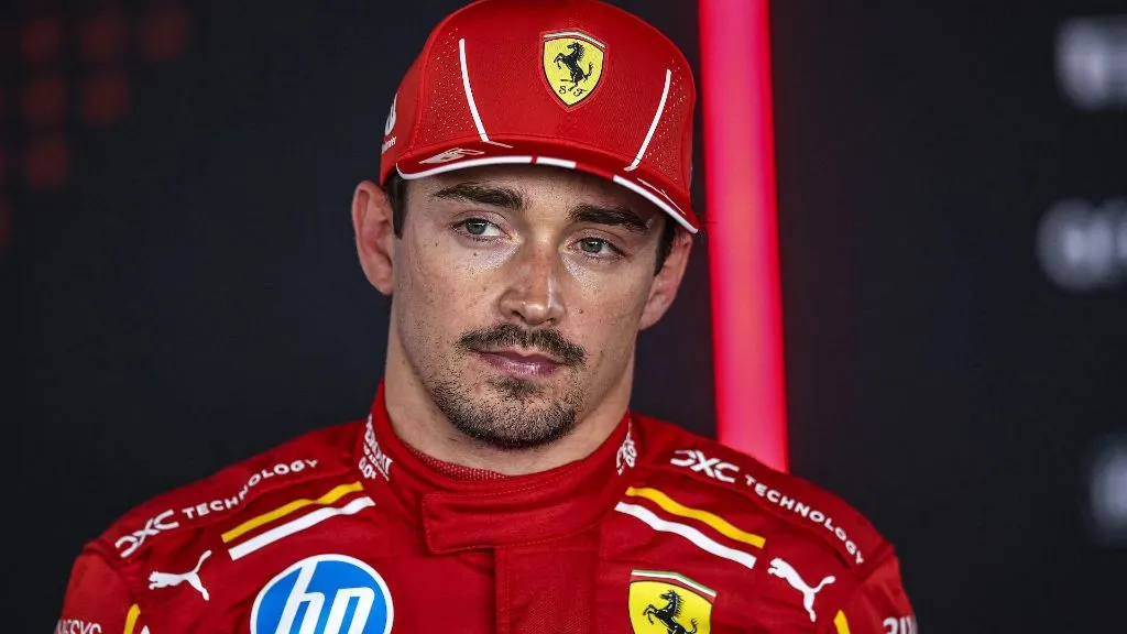 Leclerc critica assessor de imprensa da Ferrari: "Eu digo o que quero!"