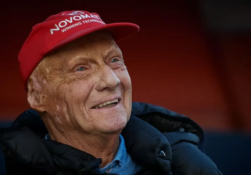 Niki Lauda: Capacete do acidente de 1976 em leilão para fãs de automobilismo