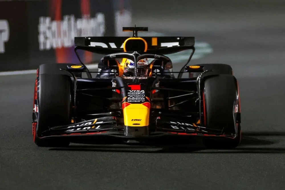 Verstappen na pole na Arábia Saudita; Bearman estreante em 11º