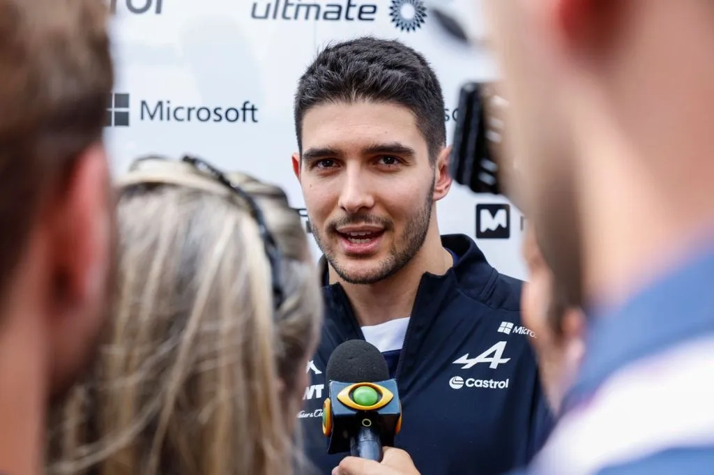 Chefe da Haas ignora polêmicas sobre Esteban Ocon: "Não me incomodo"