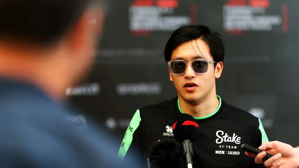 Guanyu Zhou desabafa sobre saída da F1: "É complicado"