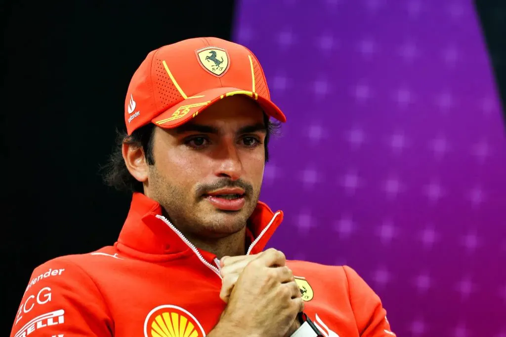 Sainz avalia futuro na F1 com várias equipes: "Estamos explorando as opções"