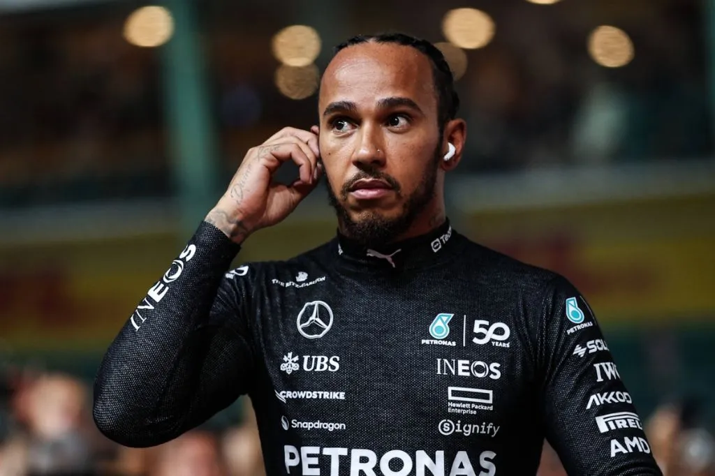 Hamilton focado em ajudar a Mercedes apesar de transferência para Ferrari