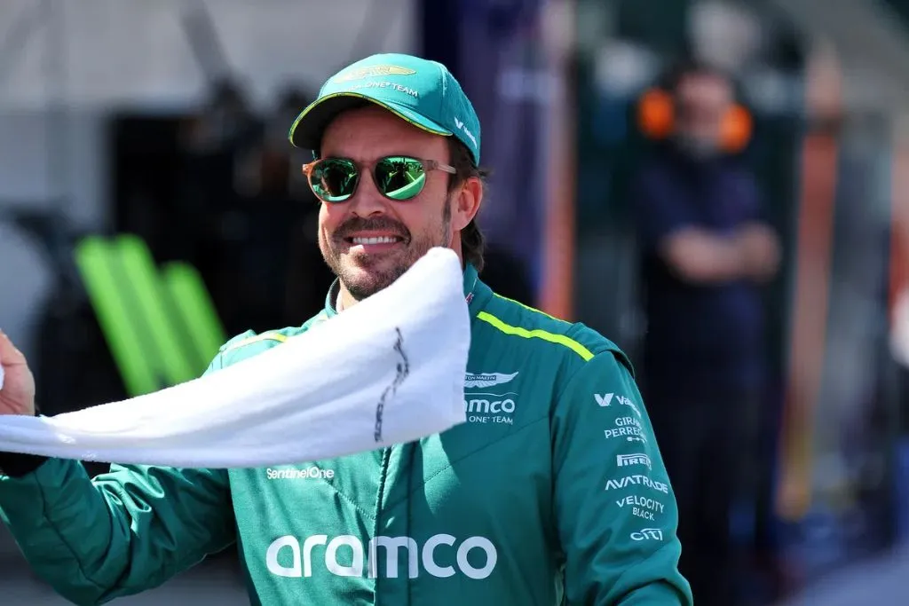 "Me senti mais valorizado aqui", diz Alonso após renovar com a Aston Martin