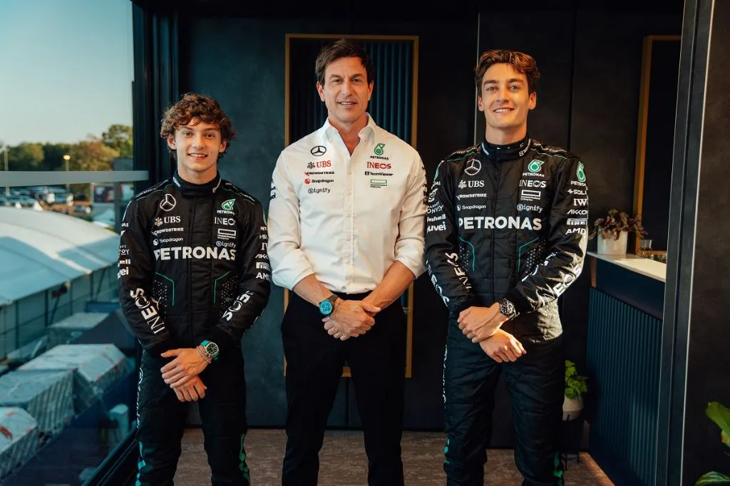 Wolff feliz com jovens talentos da Mercedes e destaca Antonelli como substituto de Hamilton na F1