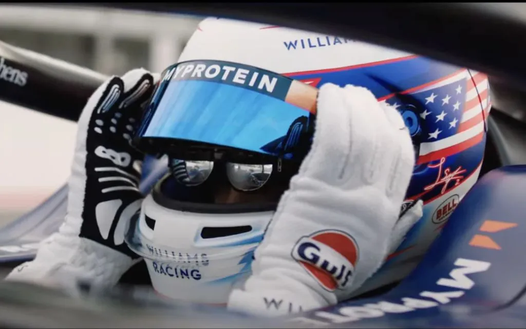 Projeto inovador recria glória da F1 em corrida virtual
