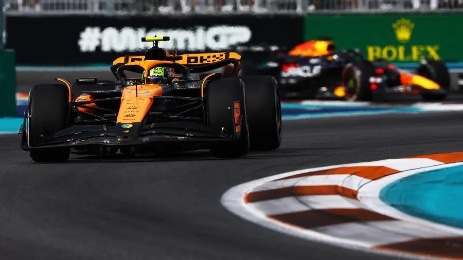 McLaren passou a Red Bull na briga pelo desenvolvimento? Windsor comenta!