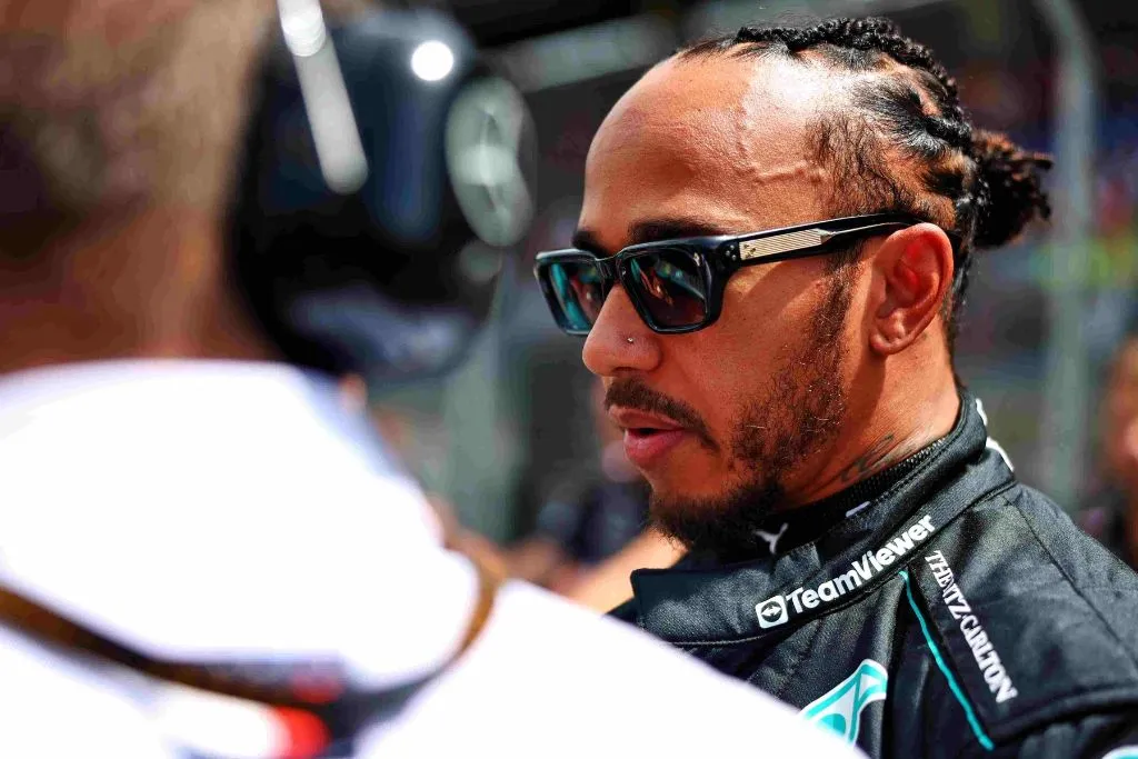 Mercedes volta ao topo, mas Hamilton ainda busca vitória