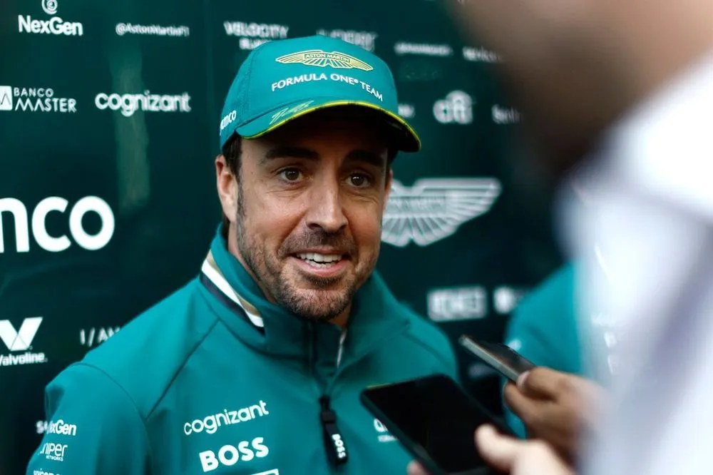 Fernando Alonso sobre vaga: "Acredito que estou na lista da Red Bull!"