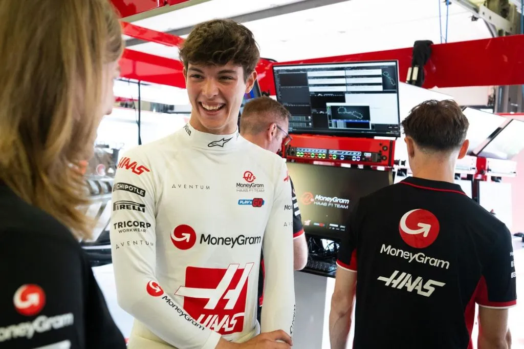 Esteban Ocon vê futuro promissor para Bearman na Haas: "Um talento impressionante"