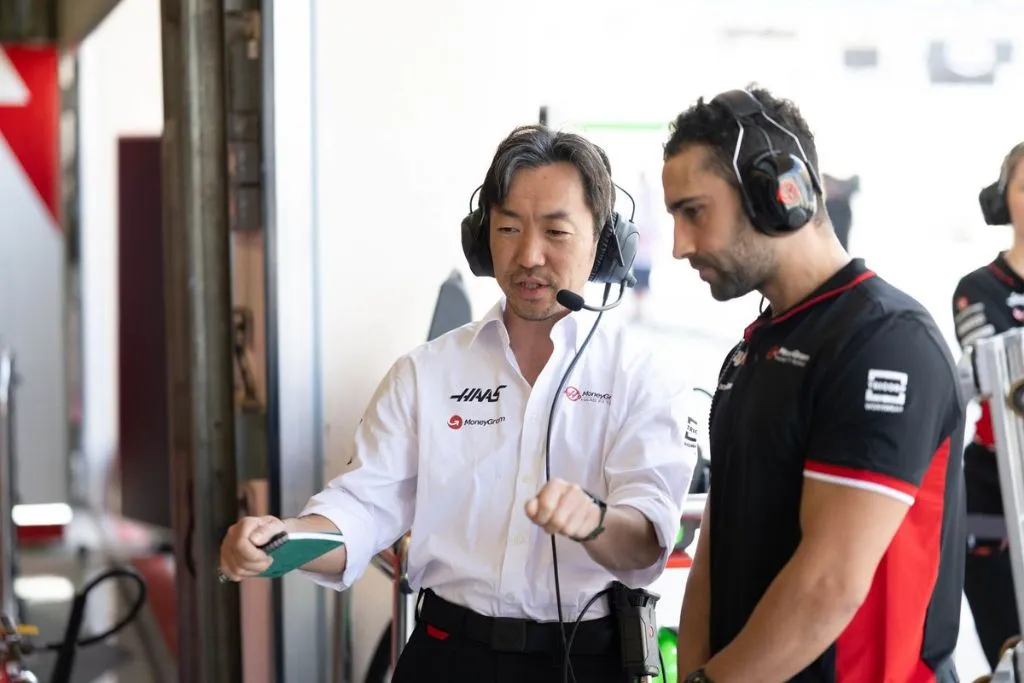 Ayao Komatsu e o desafio da Haas: Pilotos e carro competitivo em 2025