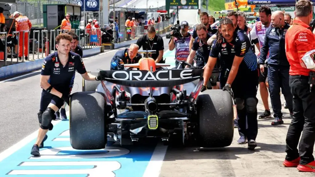 Verstappen enfrenta problemas no motor, mas lidera treinos na Áustria