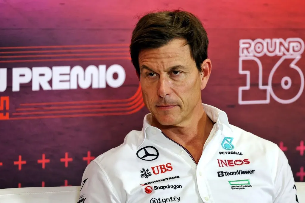 Toto Wolff sugere "tendência" dos comissários em decisão que puniu Norris e Russell