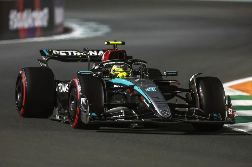 F1: Mercedes revela por que está lutando em curvas rápidas