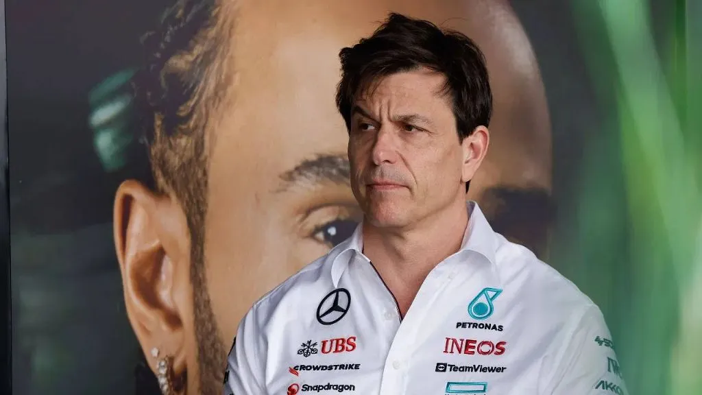 Toto Wolff comenta sobre rumores de saída de figura chave da Mercedes para a Ferrari