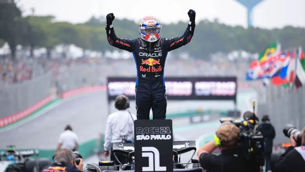 Andretti exalta Verstappen como "extraordinário" e faz crítica aos comissários da FIA