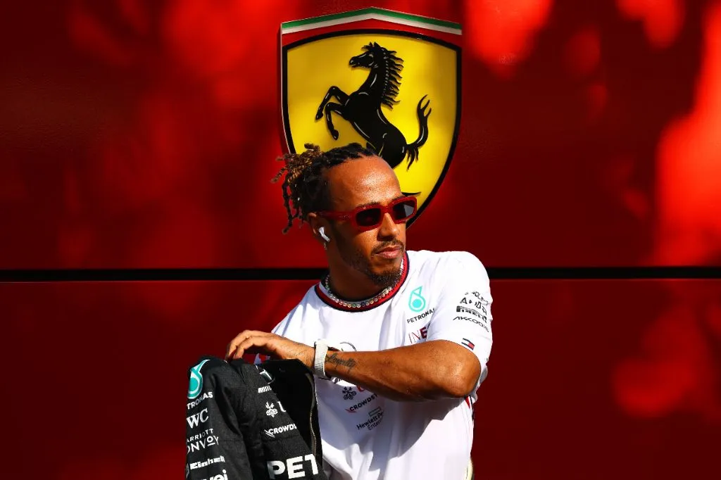 Jacques Villeneuve sobre Hamilton na Ferrari: "Ele será para sempre imbatível"