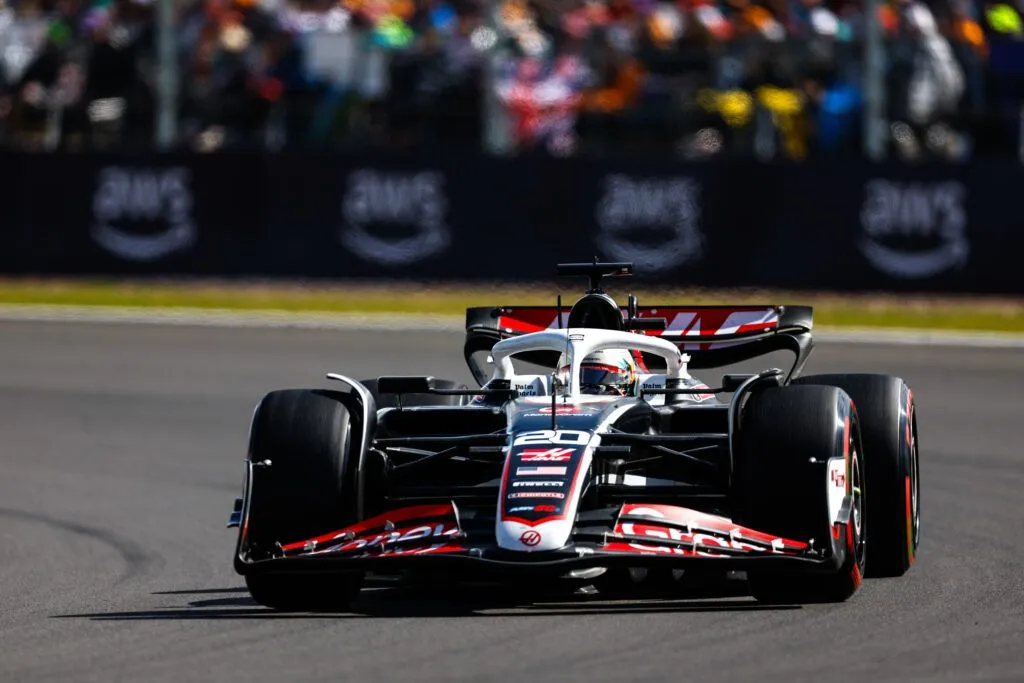 Haas busca redenção no "segundo Mônaco" após desastre inicial