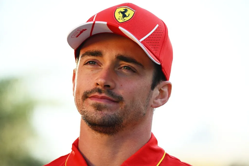  Leclerc acredita que tem chance de vencer Verstappen no Bahrein: "A Ferrari está muito melhor" 