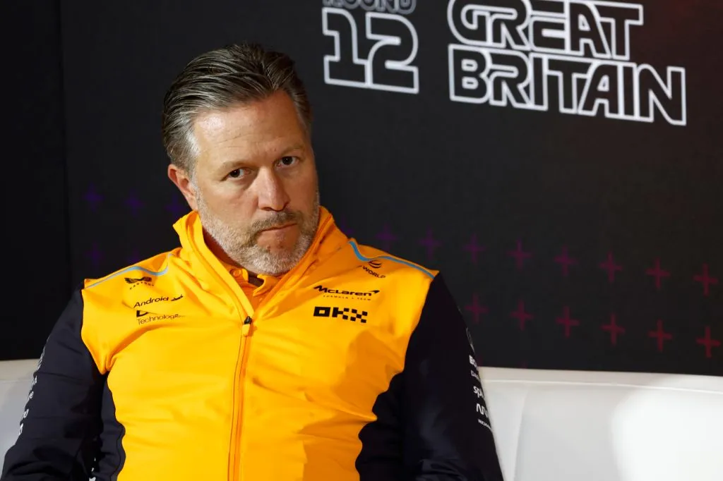 Zak Brown critica Red Bull e Horner: "A Red Bull está com medo de Max"