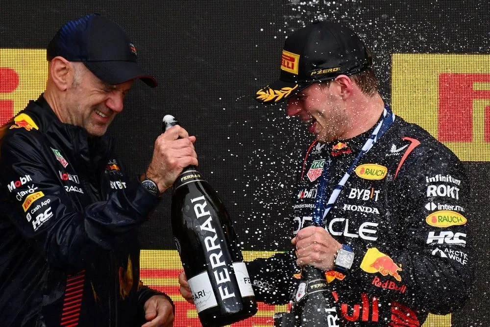 Max Verstappen reconhece a importância de manter Newey na Red Bull