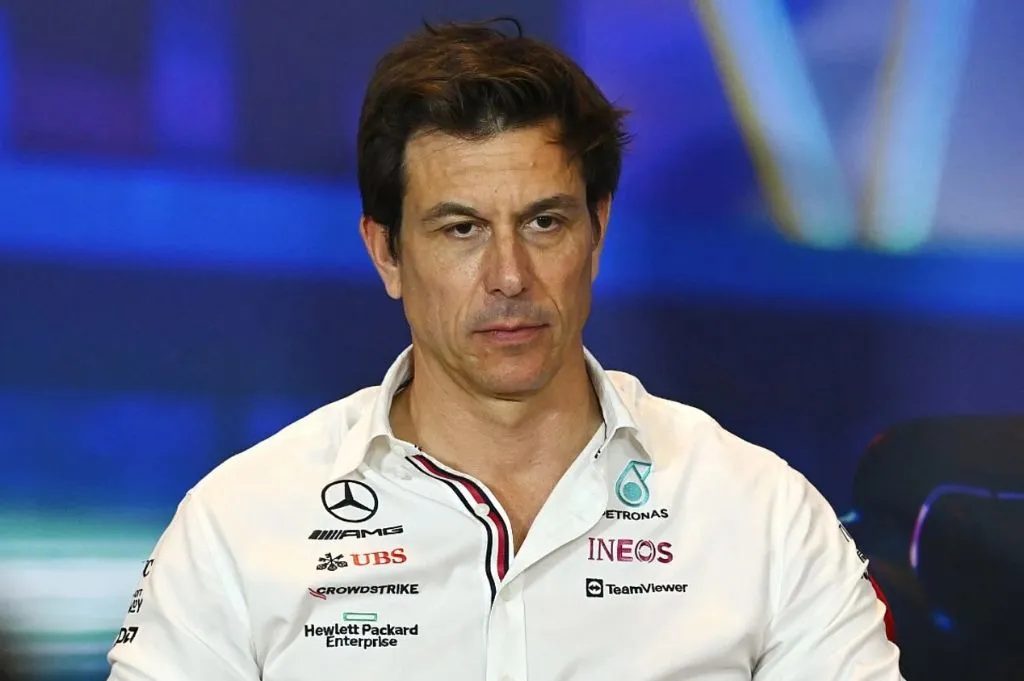 Hamilton e Ferrari vão encontrar o caminho certo, diz Toto Wolff