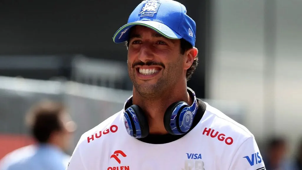 Daniel Ricciardo se prepara para testar novo assoalho da VCARB em Baku